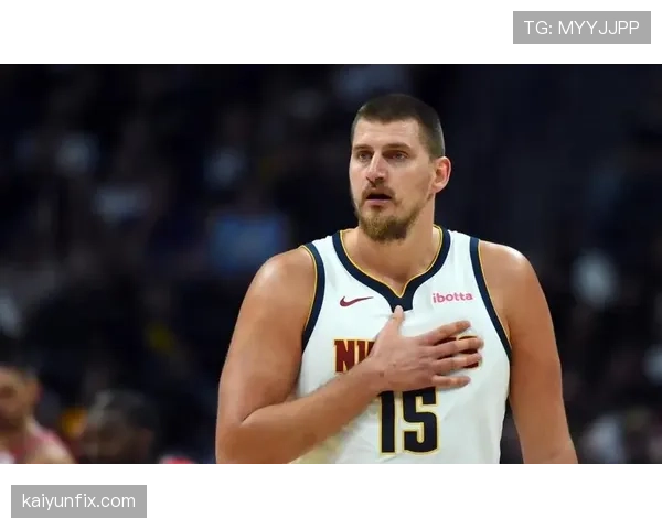 张伯伦内线单打主导与约基奇高位组织差异明显